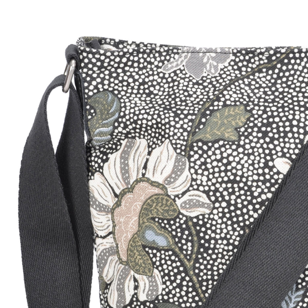 Ceannis Flower Linen Shoulder Bag in Black - Ceannis, INSIDE Hong Kong